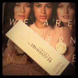 Monat Rejuveniqe Oil